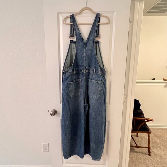 GAP Ultrasoft Denim Barrel Leg Overalls with Rose Gold Hardware - Picture 4 of 5